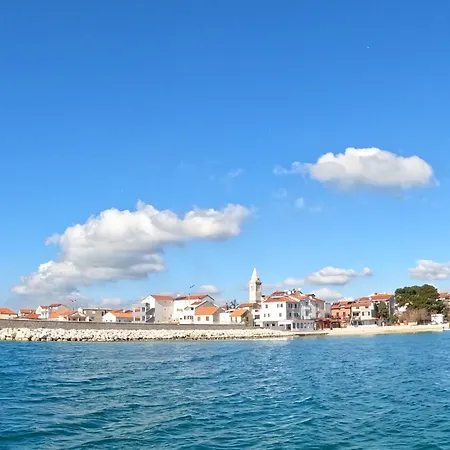 Willa Island Servantesa *