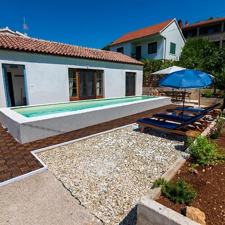 Island Servantesa * Prvić Luka