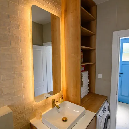 Island Servantesa Prvić Luka