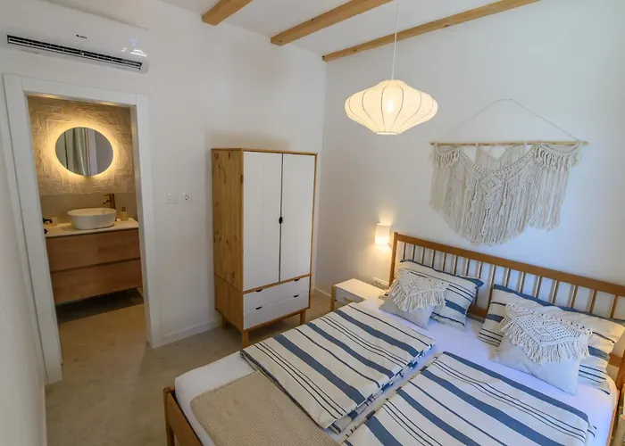 Willa Island Servantesa