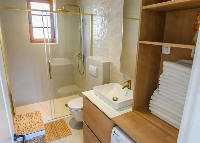 Island Servantesa * Prvić Luka