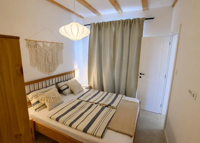 Willa Island Servantesa