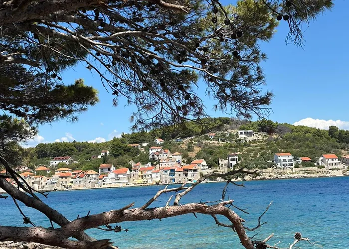 Island Servantesa Willa Prvić Luka