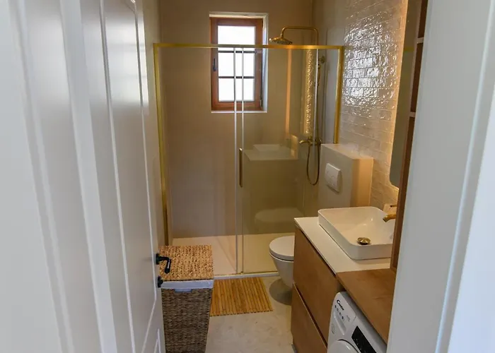 Willa Island Servantesa *